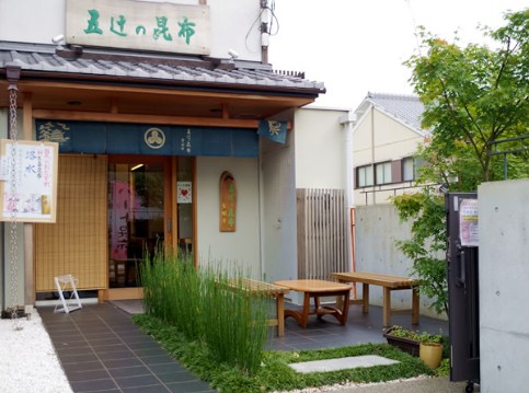 ���s�Ŕ����ׂ��A�͂����Ȃ��l�C�̂��y�Y�y�ܒ҂̍��z�z���S�}�[�N